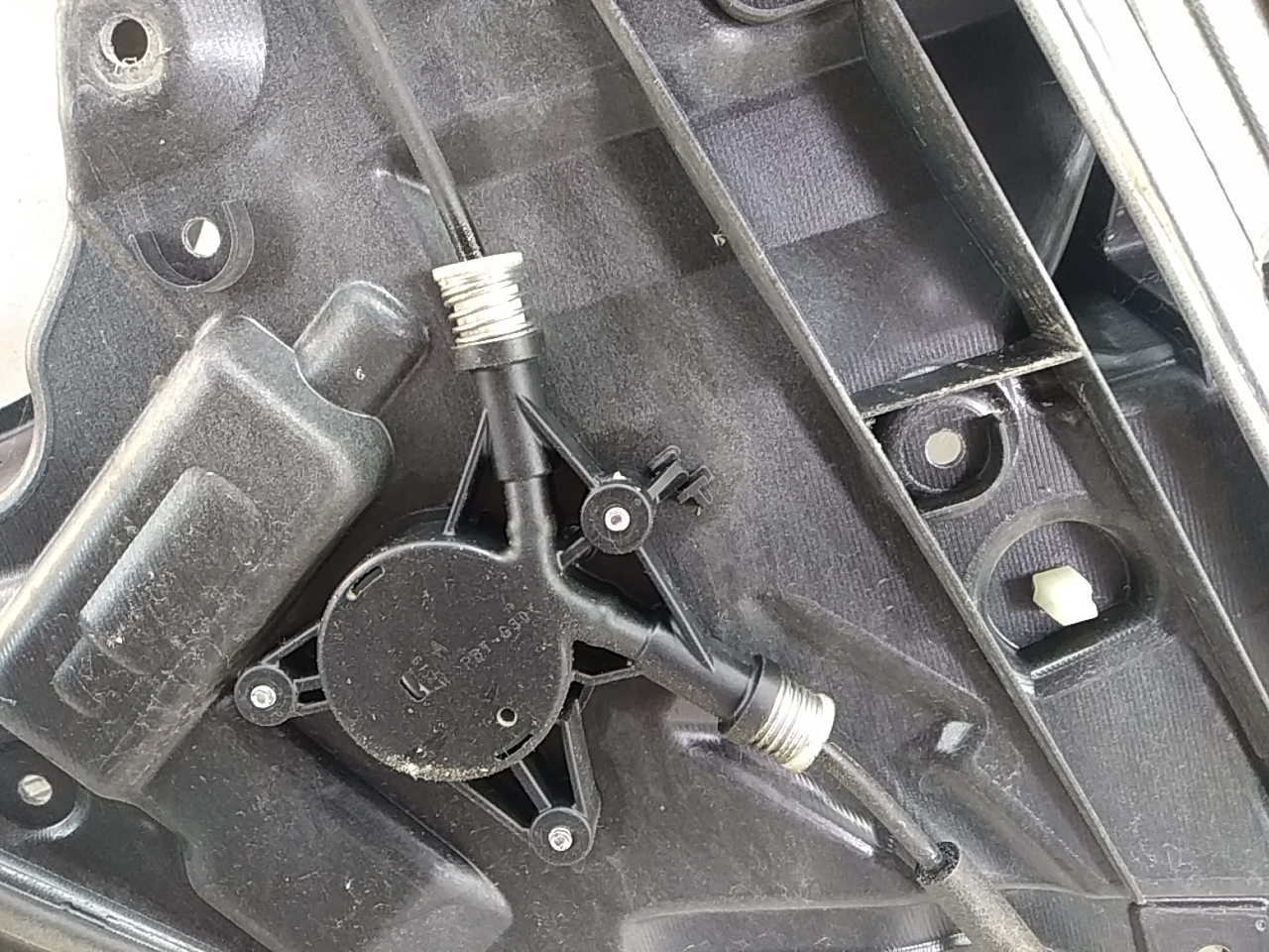 Стеклоподъемник электр. передний правый