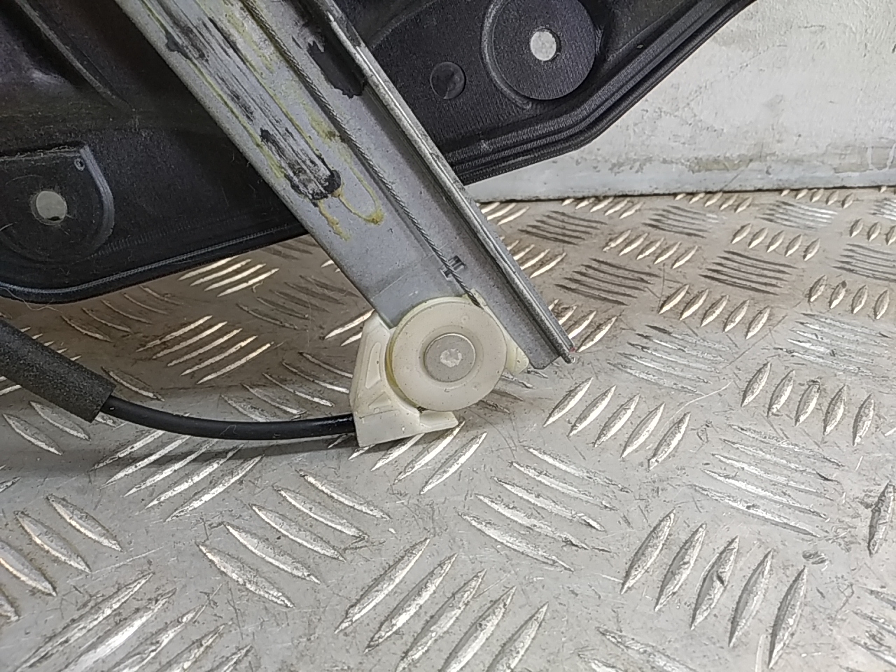 Стеклоподъемник электр. передний правый