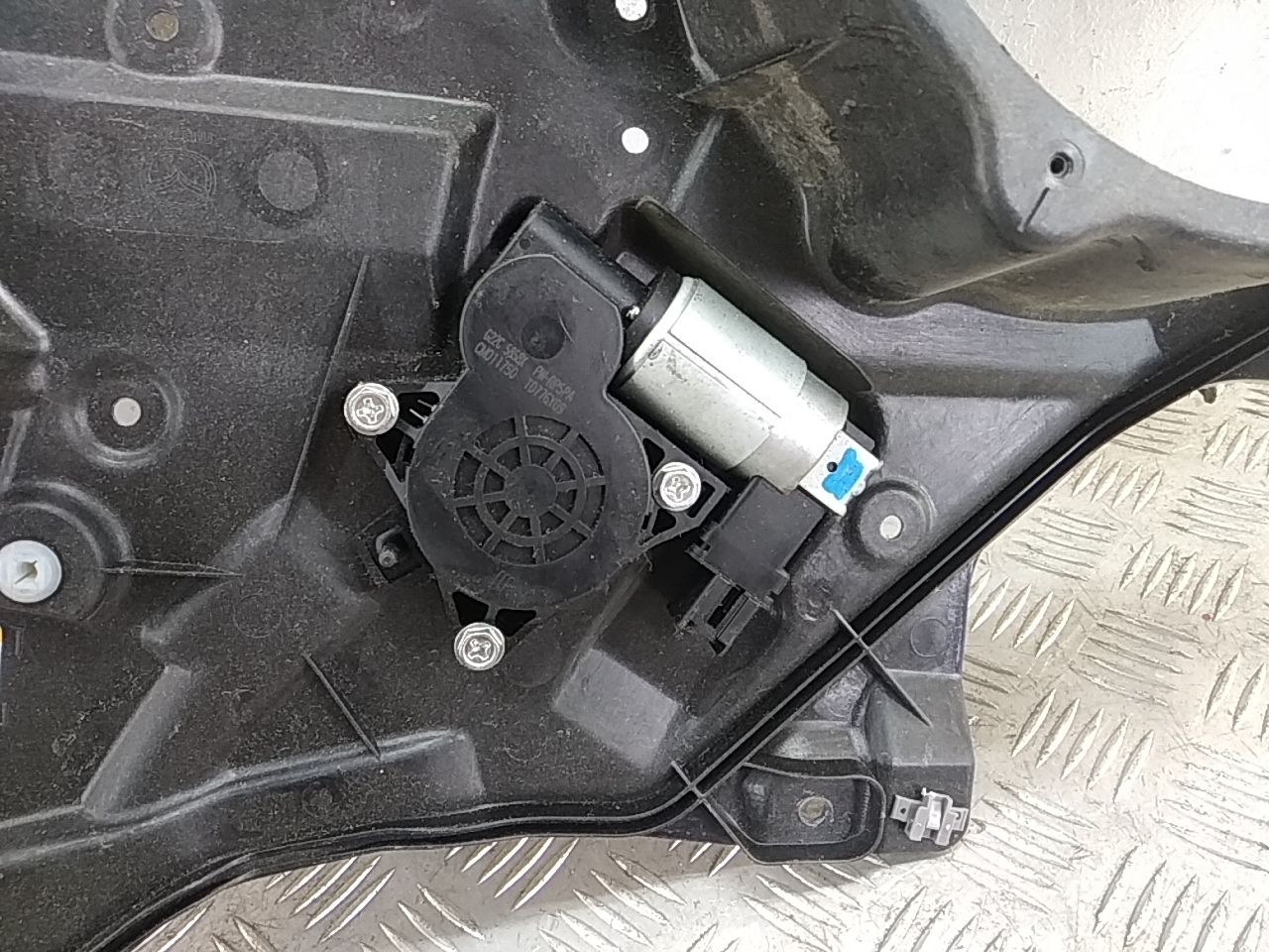 Стеклоподъемник электр. передний правый