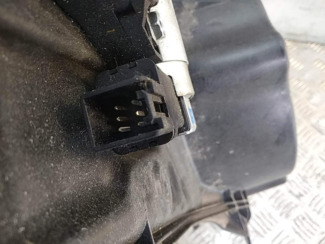 Стеклоподъемник электр. передний правый