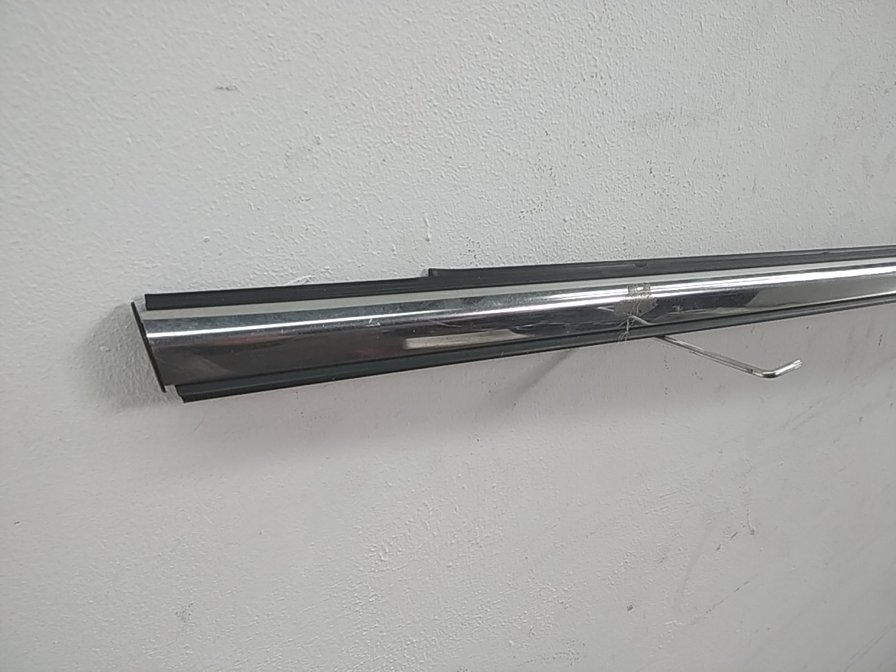 Накладка стекла переднего правого