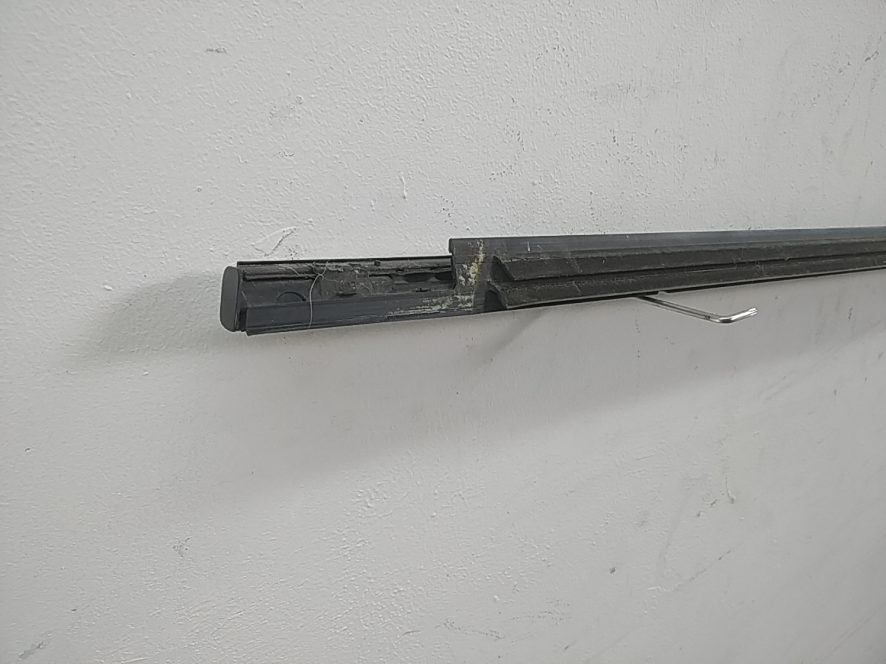 Накладка стекла переднего правого