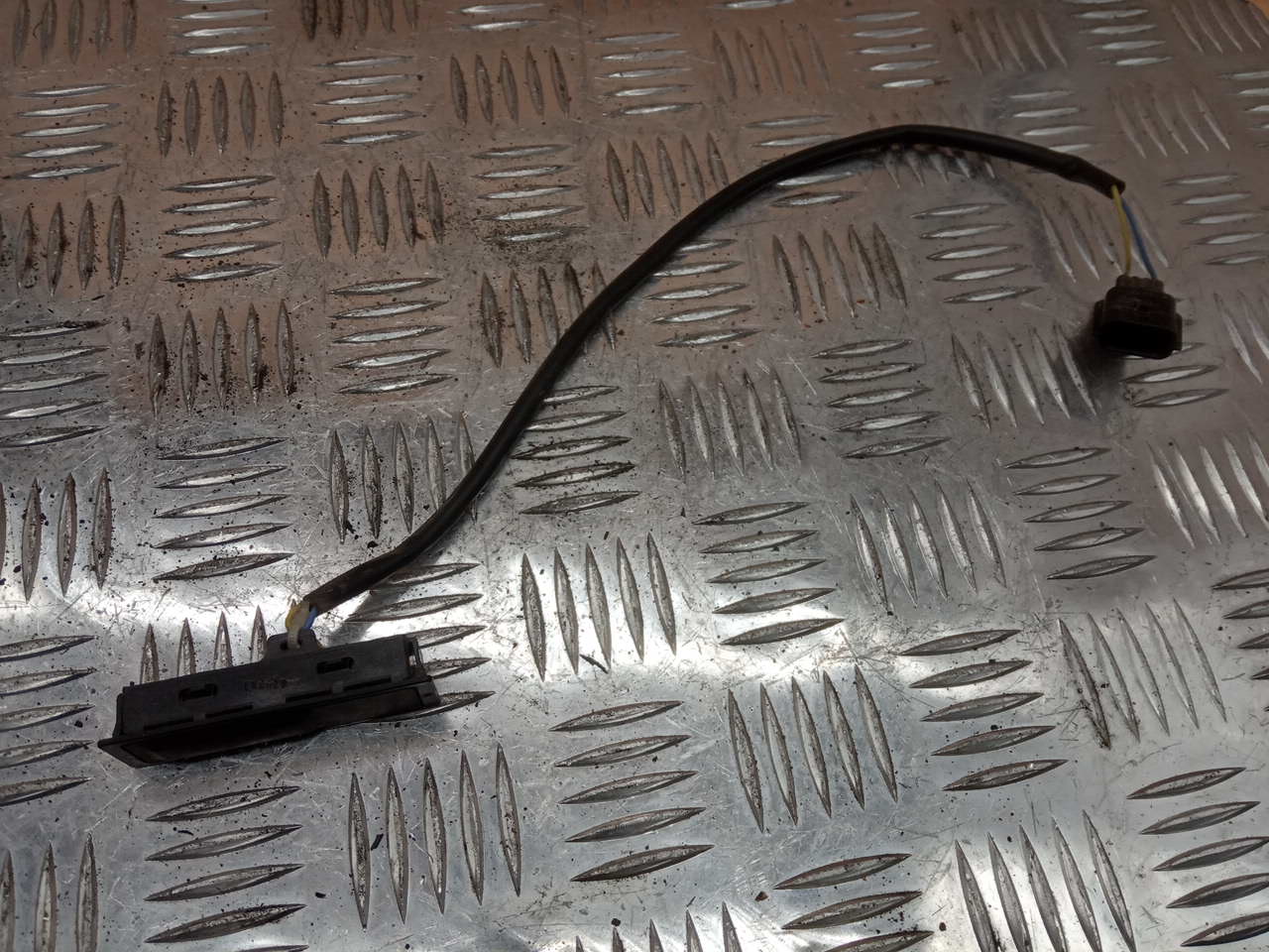 Кнопка открывания багажника