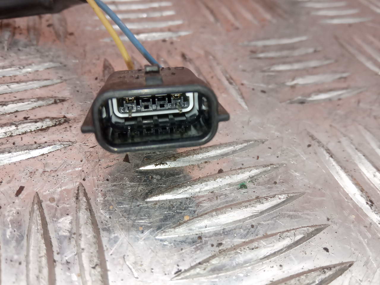 Кнопка открывания багажника