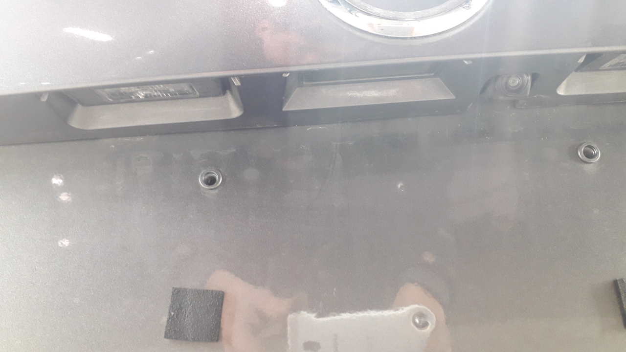 Кнопка открывания багажника