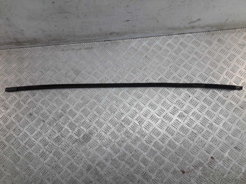 Накладка стекла переднего правого