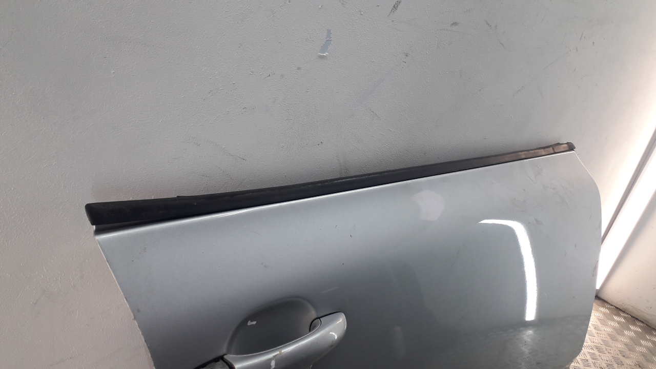 Накладка стекла переднего правого