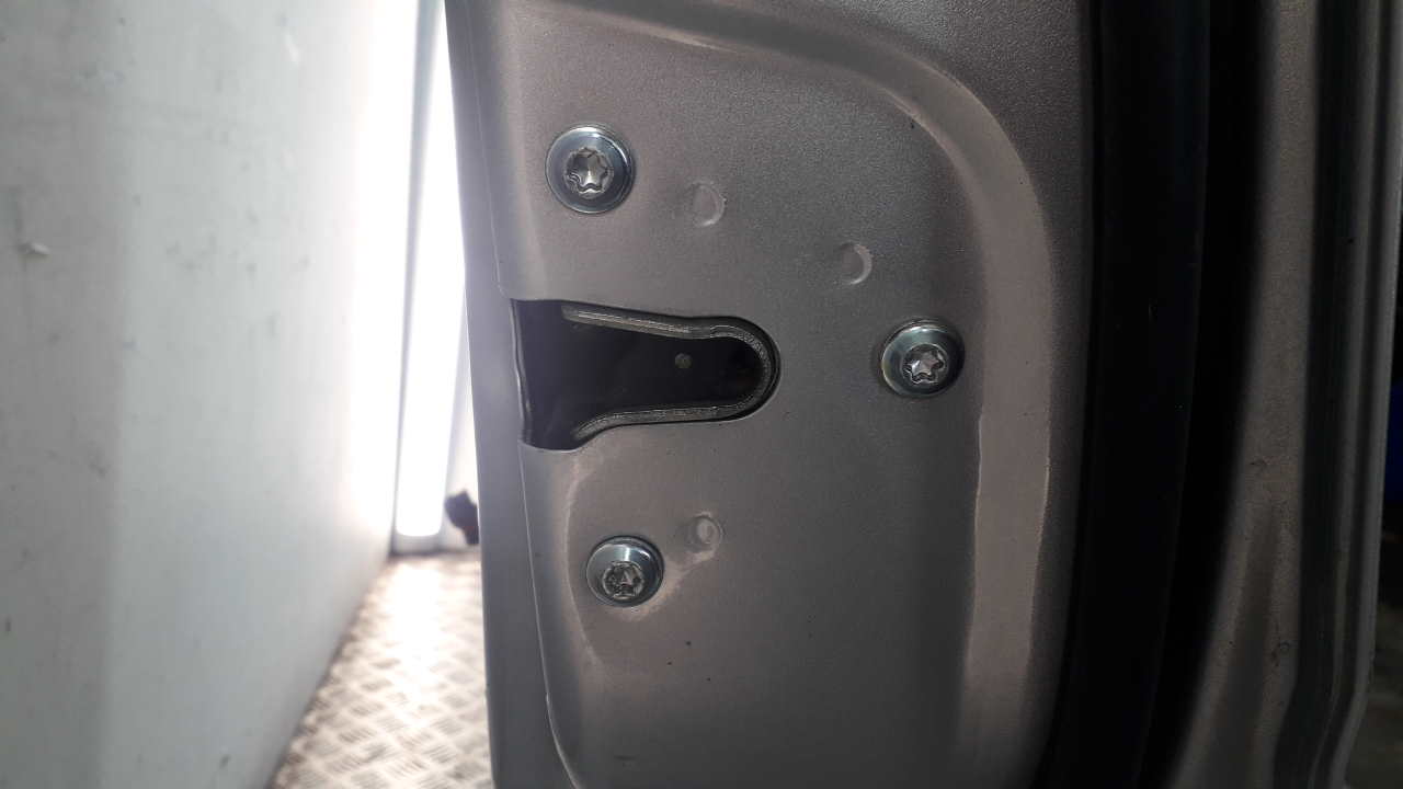 Замок двери задней правой