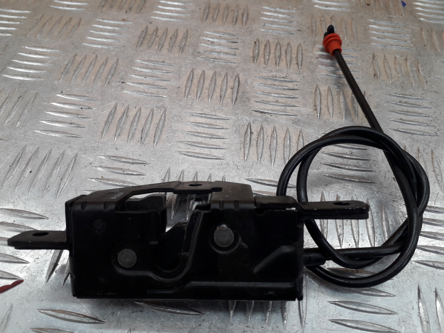 Замок багажника