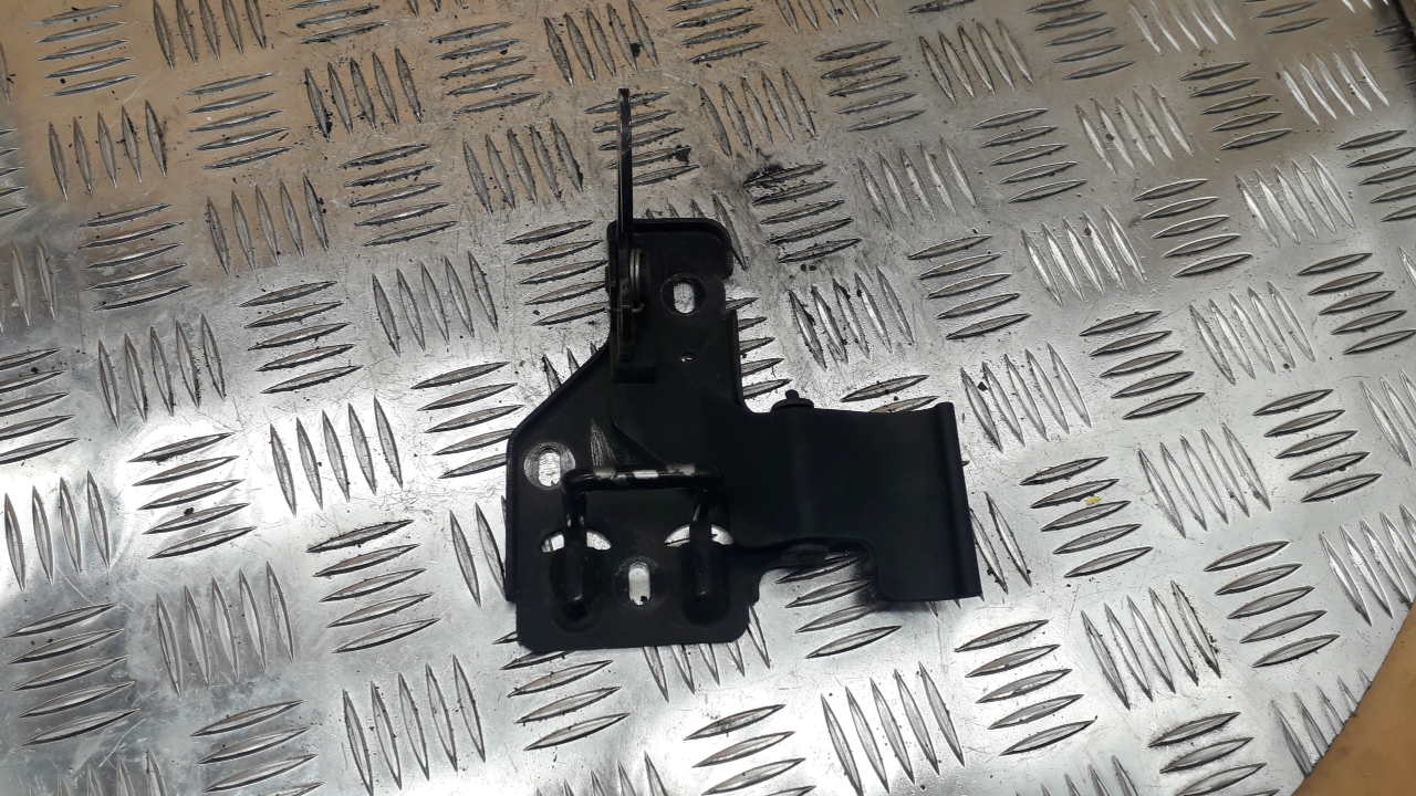 Крючок капота