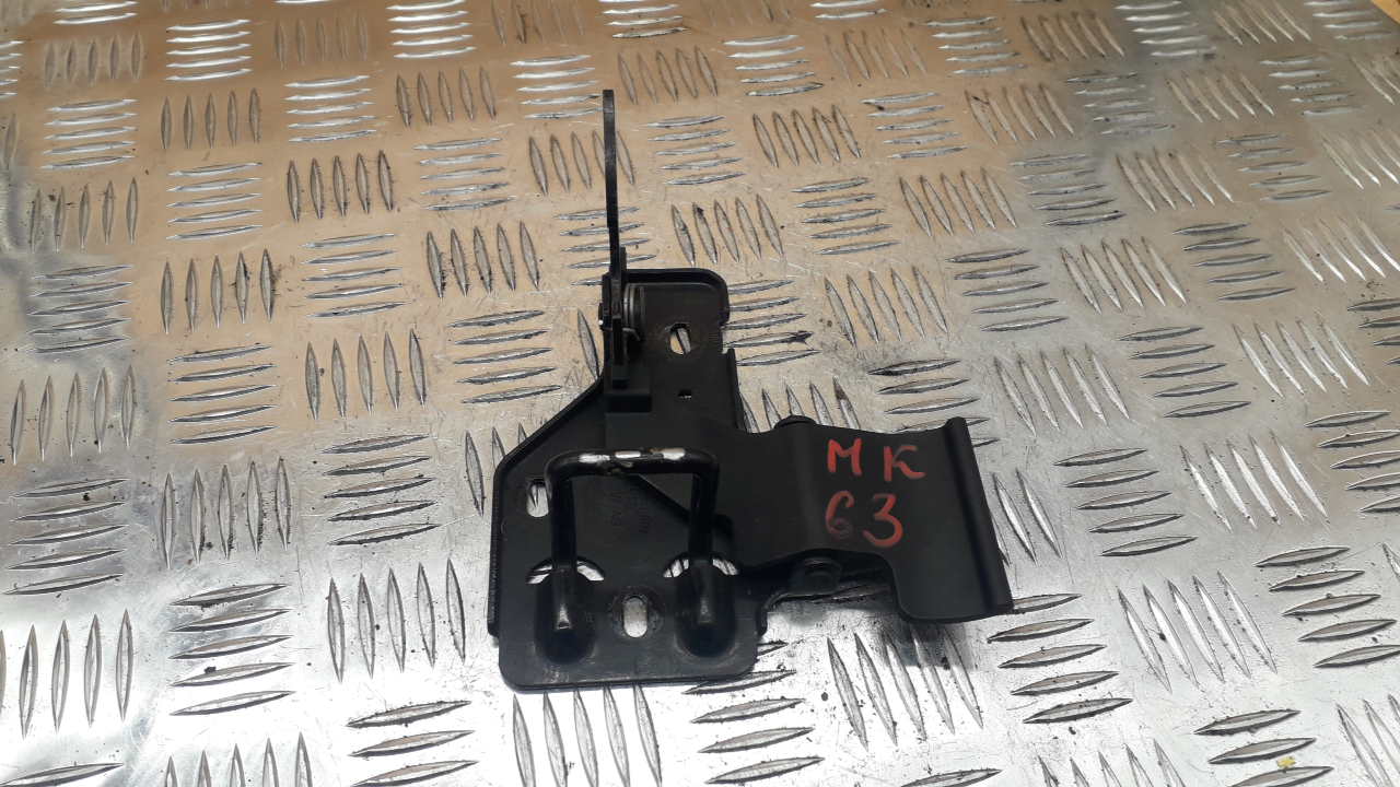 Крючок капота