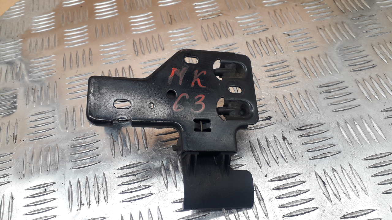 Крючок капота