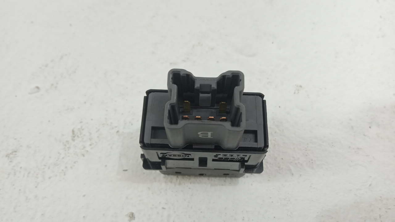 Кнопка обогрева сидений