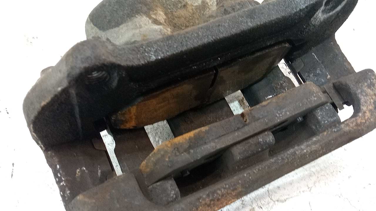 Суппорт передний левый