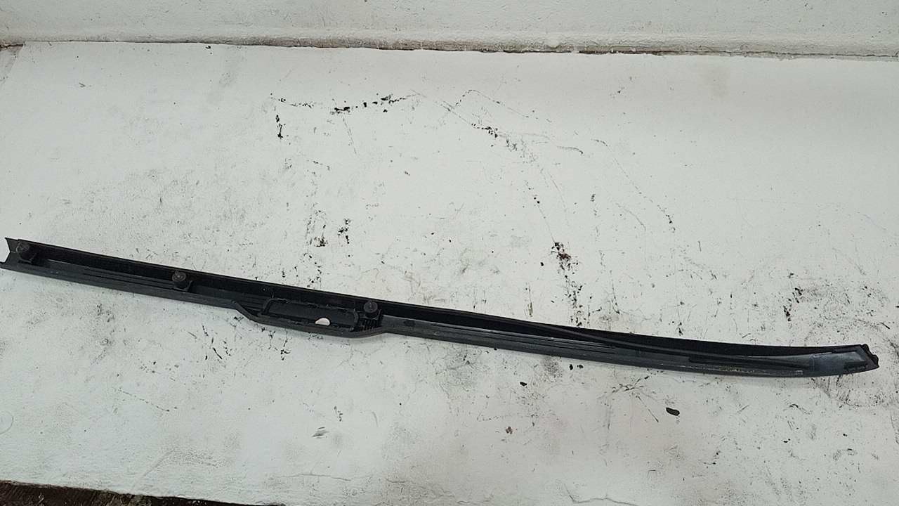 Рейлинг (релинг) правый (планка на крышу)