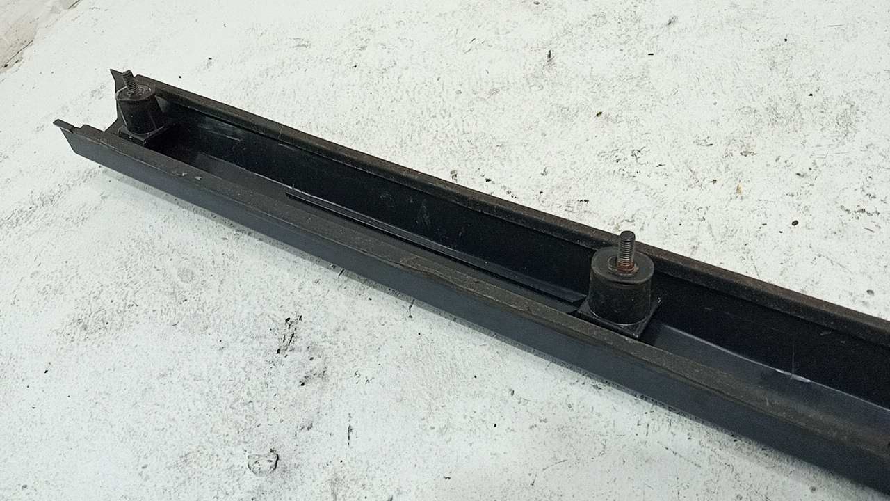 Рейлинг (релинг) правый (планка на крышу)