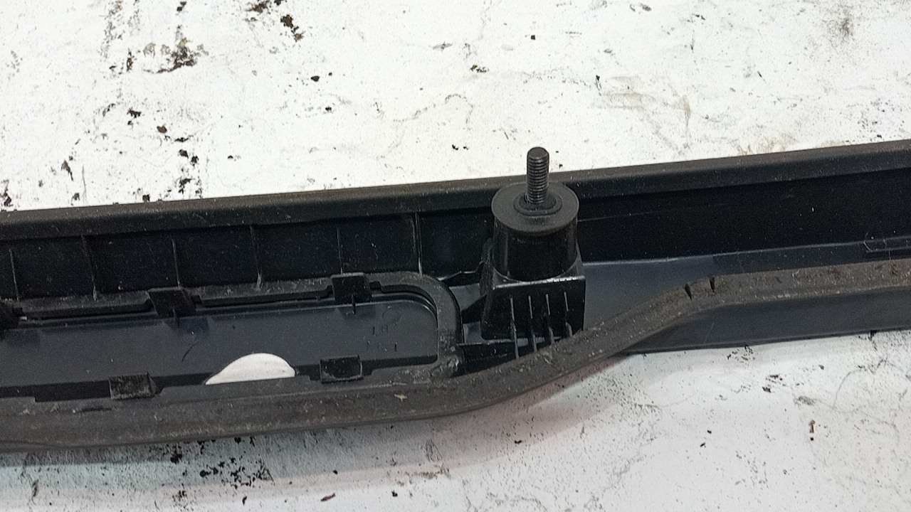 Рейлинг (релинг) правый (планка на крышу)