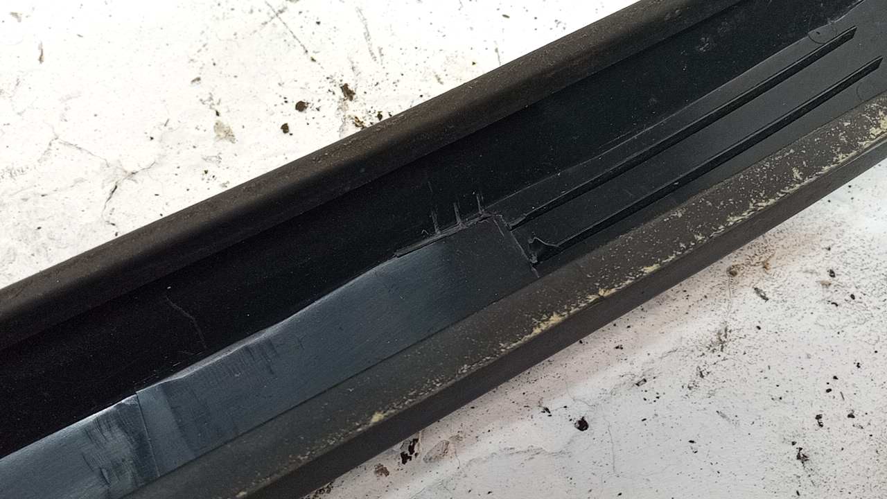 Рейлинг (релинг) правый (планка на крышу)