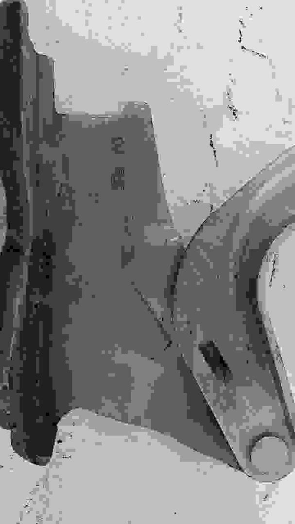 Петля капота правая