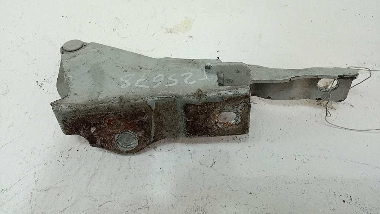 Петля капота правая