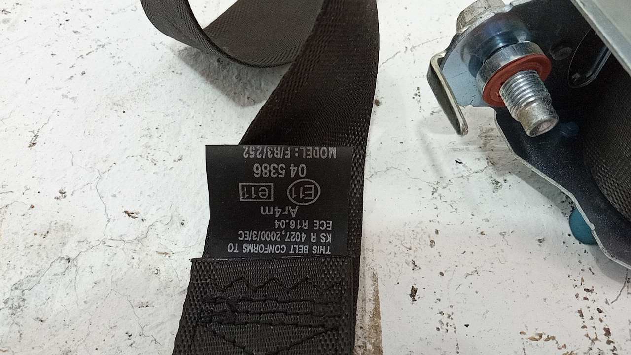 Ремень безопасности