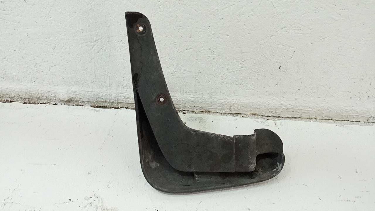 Брызговик задний правый