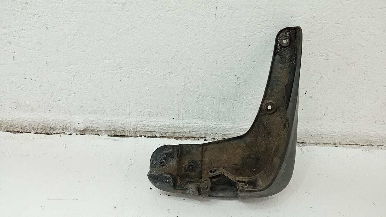 Брызговик задний правый