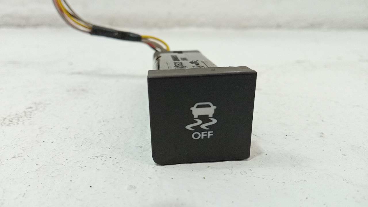 Кнопка антипробуксовочной системы