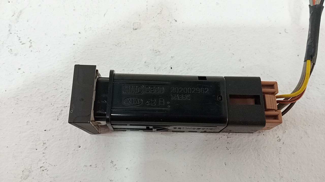 Кнопка антипробуксовочной системы