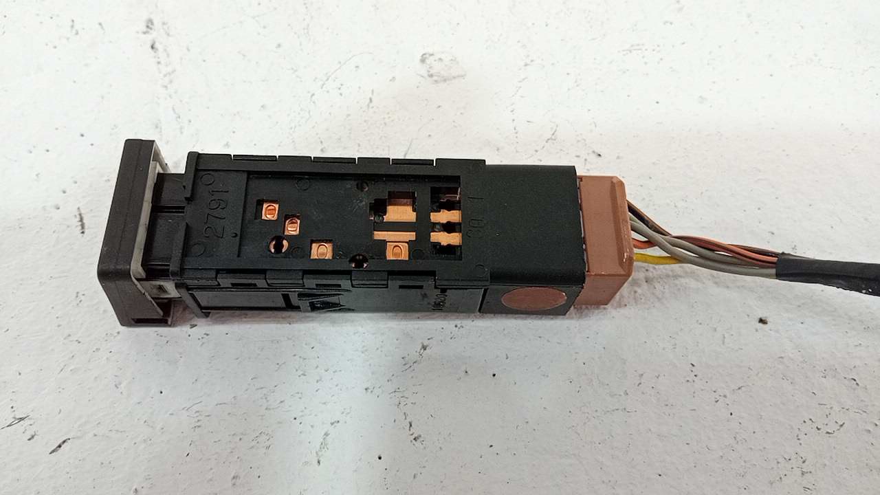 Кнопка антипробуксовочной системы