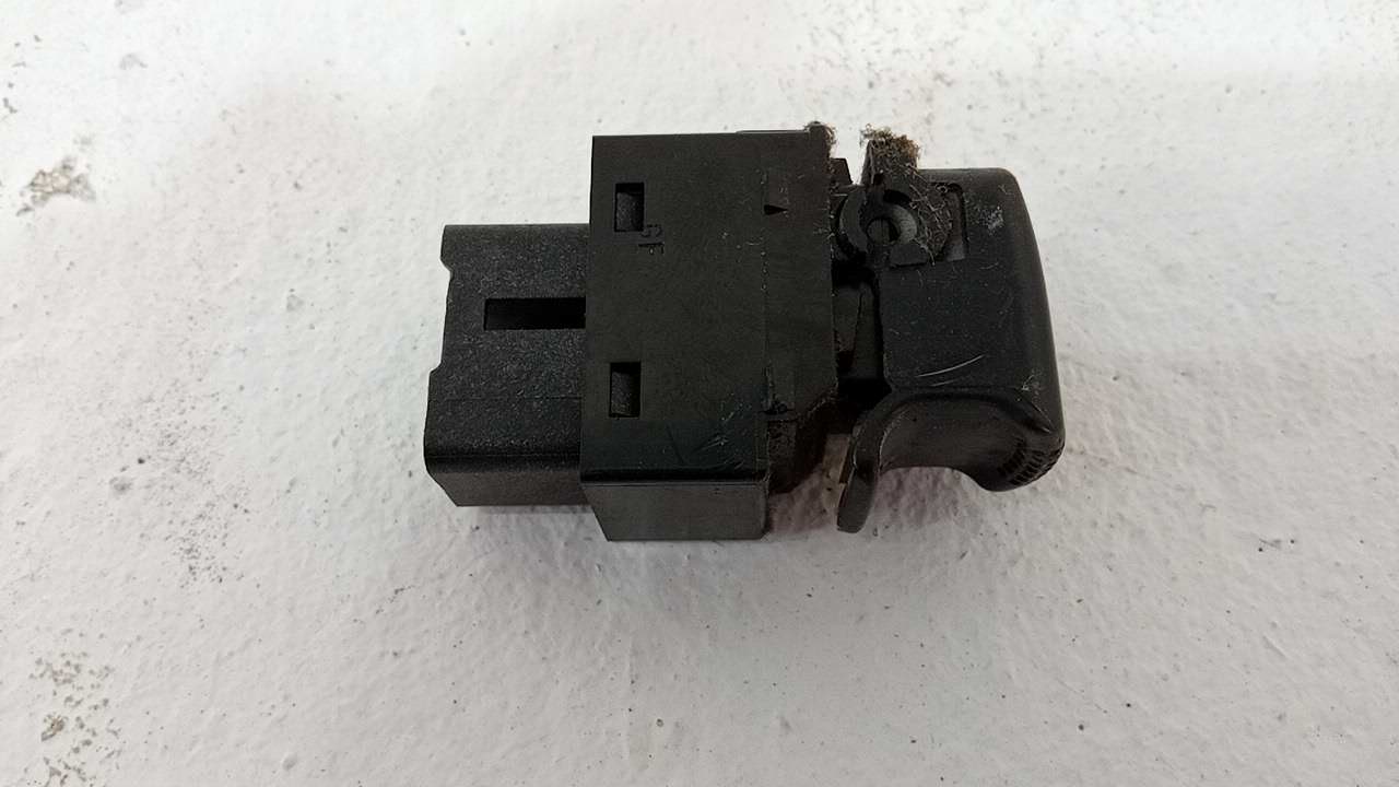 Кнопка стеклоподъемника