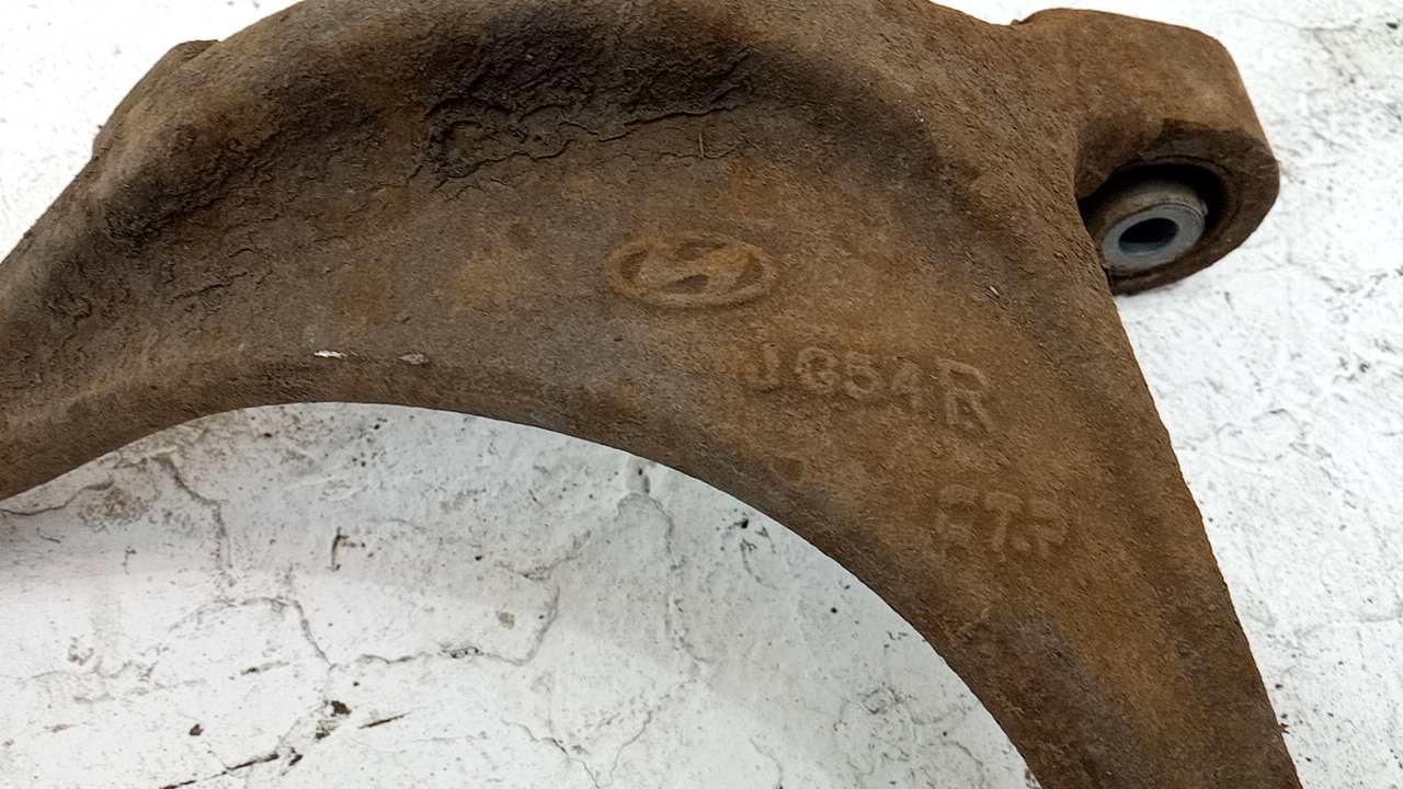 Рычаг задний верхний правый