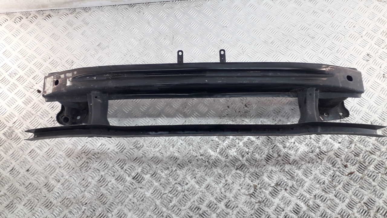 Усилитель переднего бампера