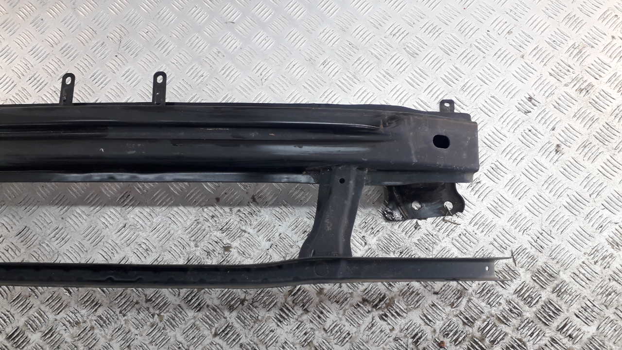 Усилитель переднего бампера