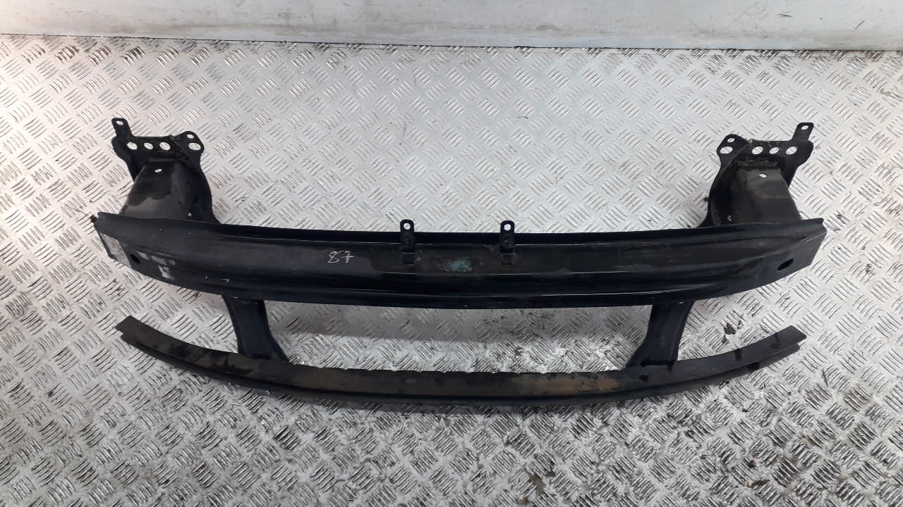 Усилитель переднего бампера