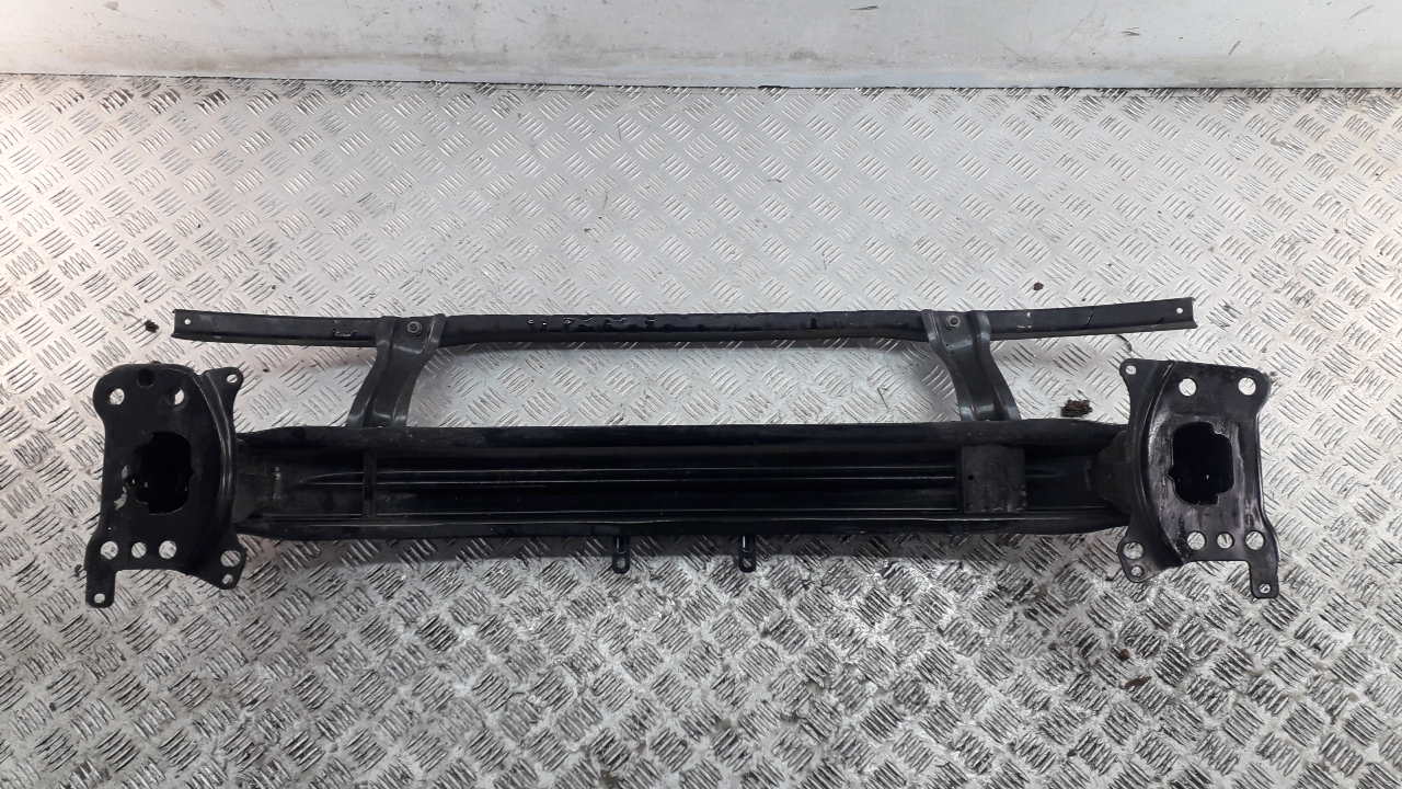 Усилитель переднего бампера