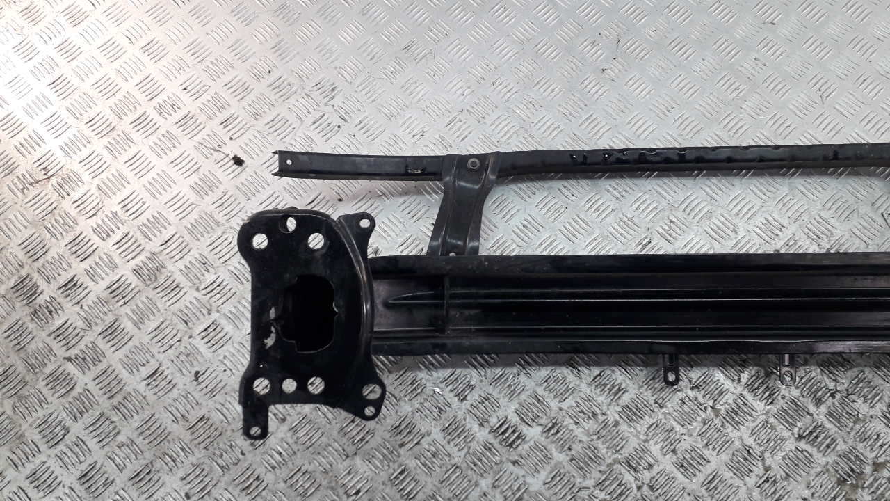 Усилитель переднего бампера