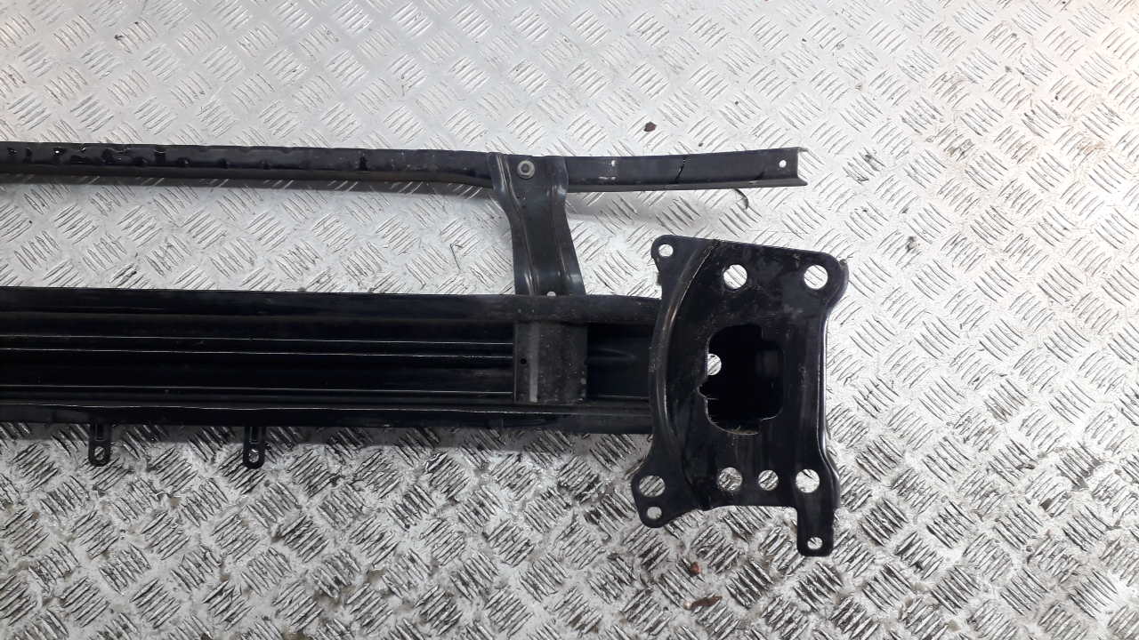 Усилитель переднего бампера