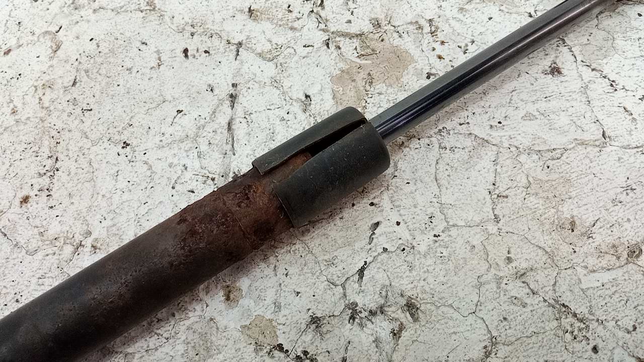 Амортизатор двери багажника