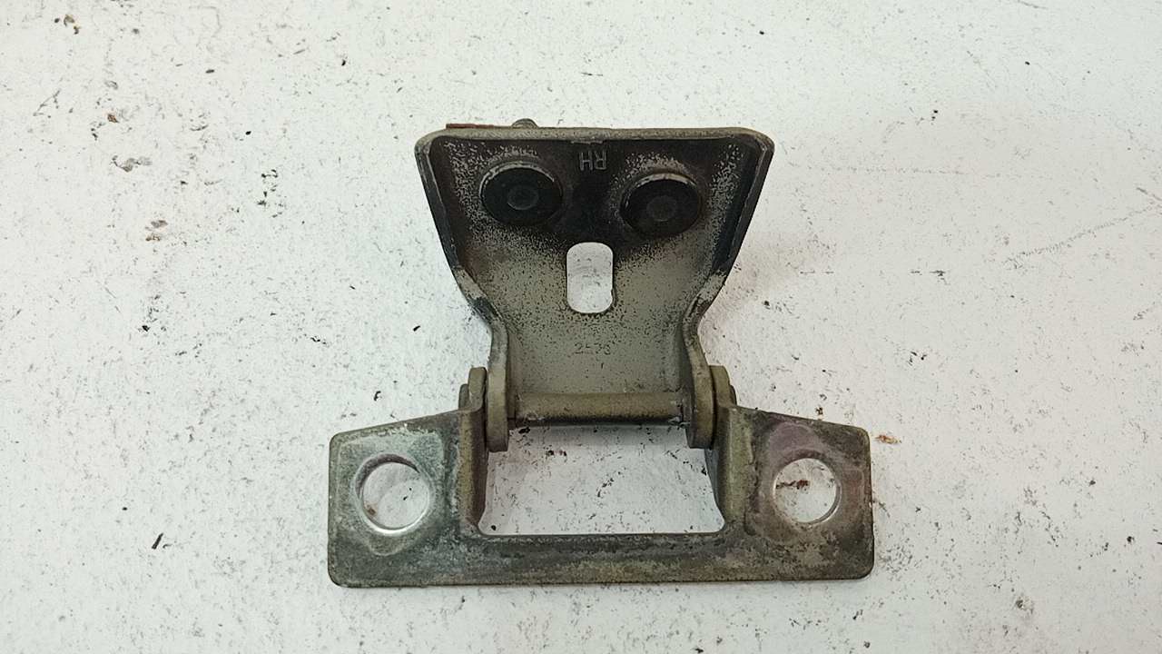 Петля двери багажника