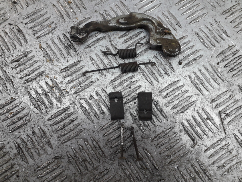 К-кт регулировки задних колодок (левый)