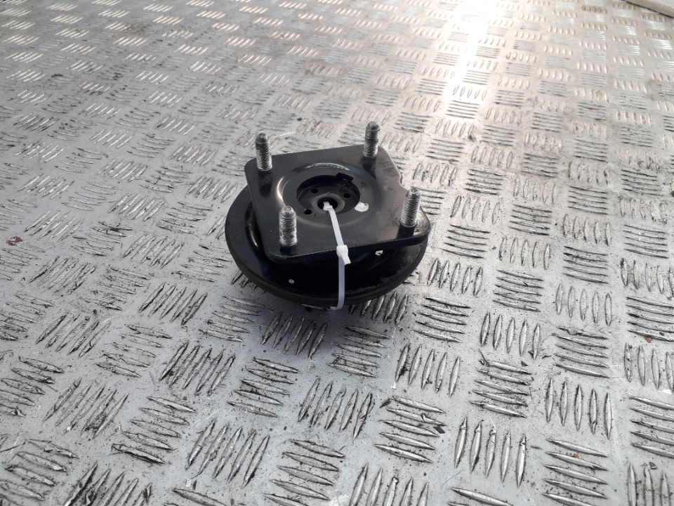 Опора переднего амортизатора правая