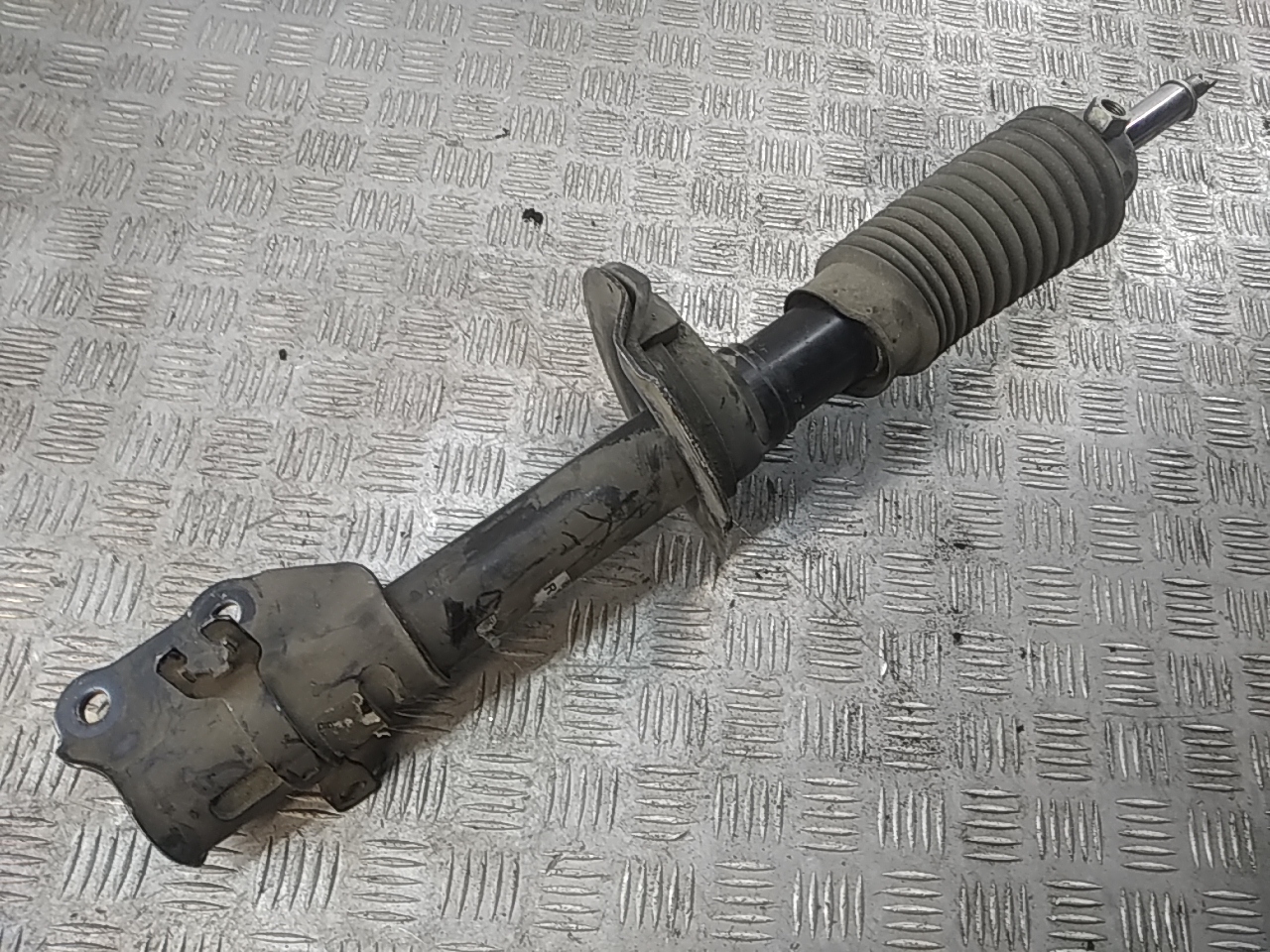 Амортизатор передний правый