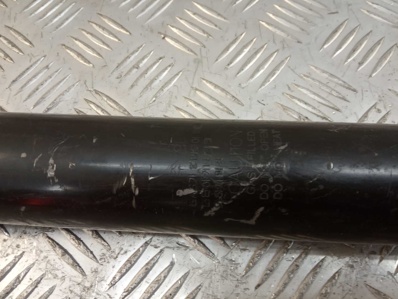 Амортизатор задний (стойка)