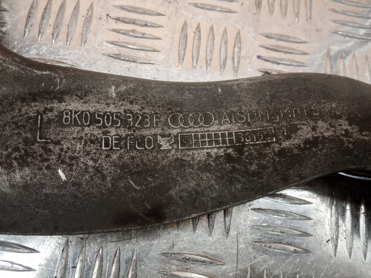 Рычаг задний верхний левый