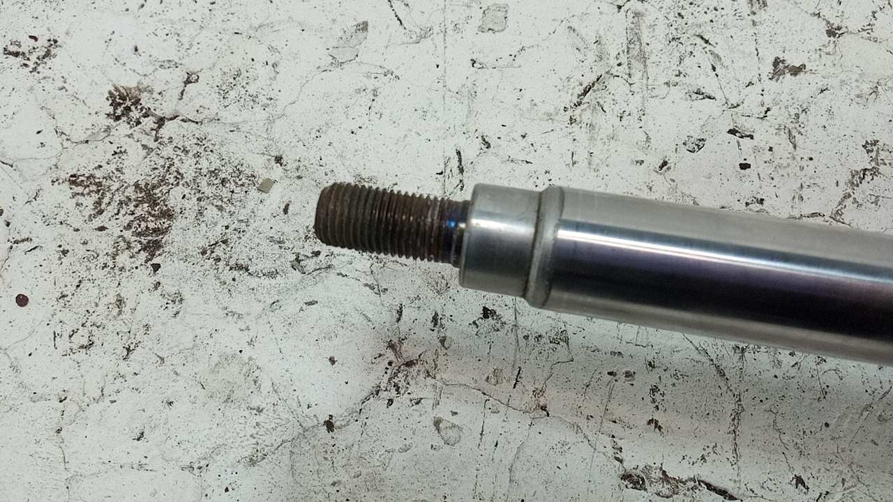 Амортизатор передний правый