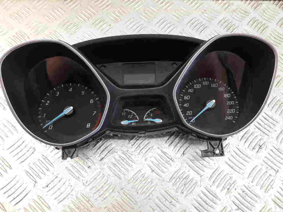 Панель приборов