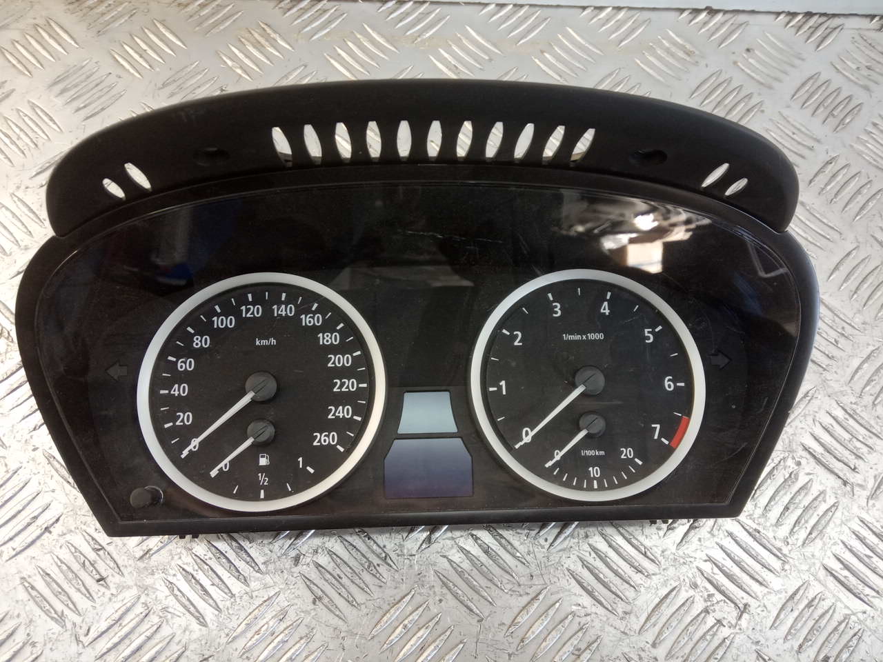 Панель приборов