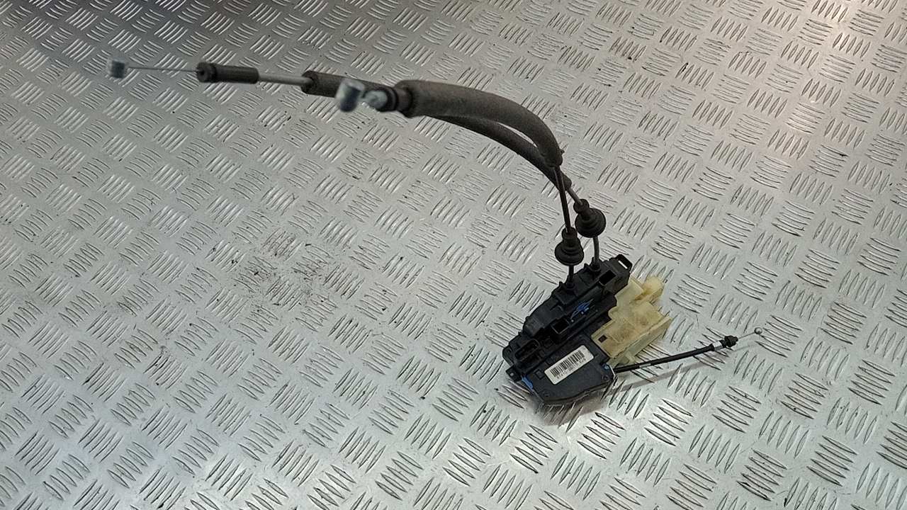 Замок двери задней левой