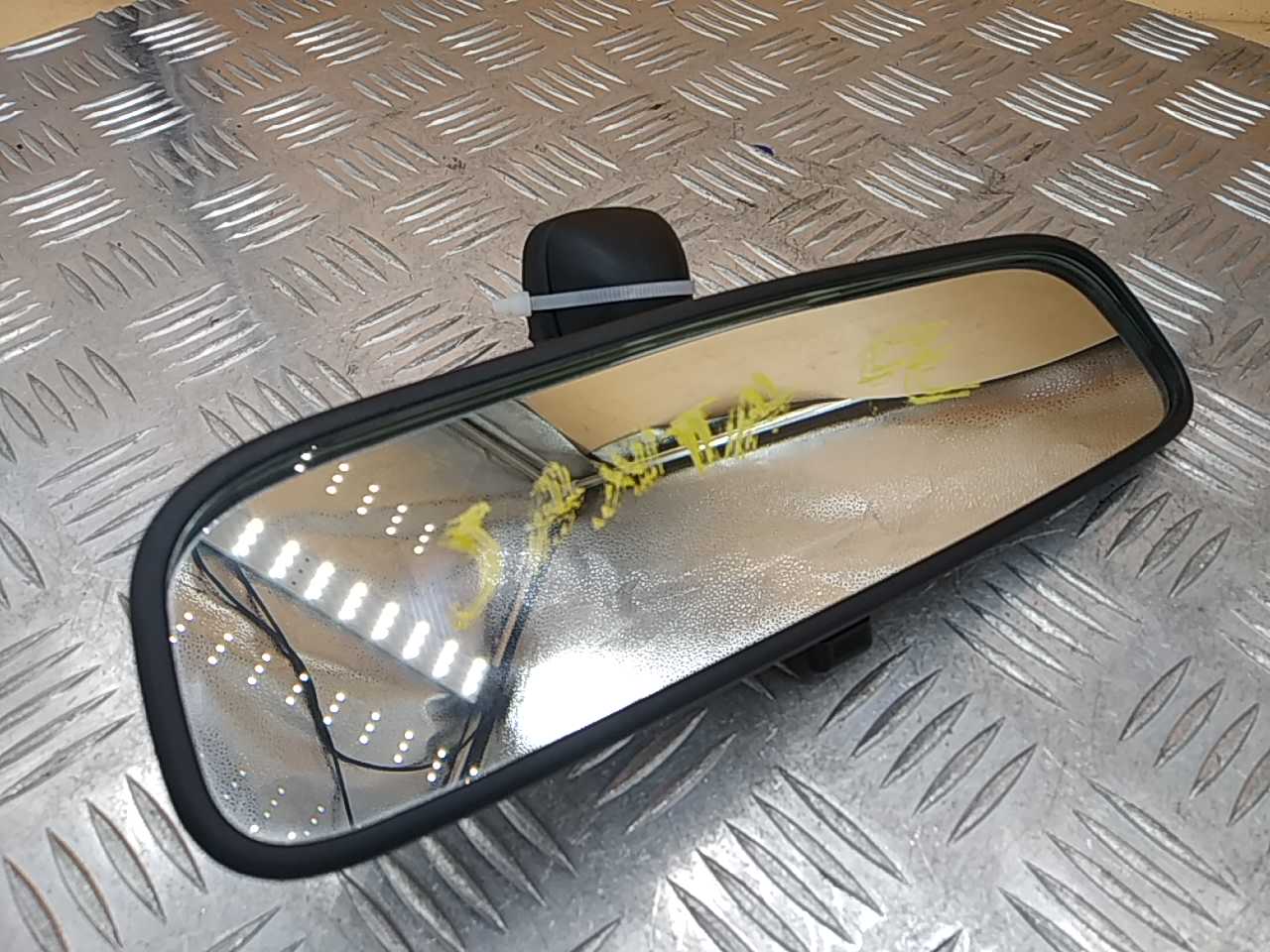 Зеркало заднего вида